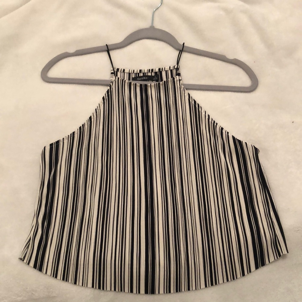 Super nice black and white crop top